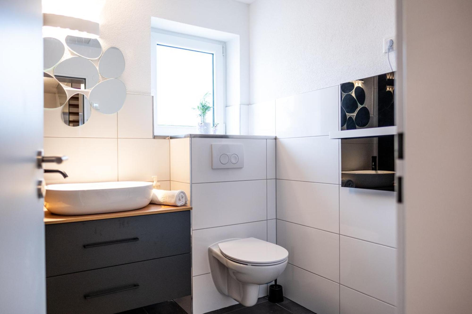 Klassen Apartments! Stadtnahes Ferienhaus* Mit Terrasse In Aulendorf * Fuer 6-8 Personen Exteriör bild