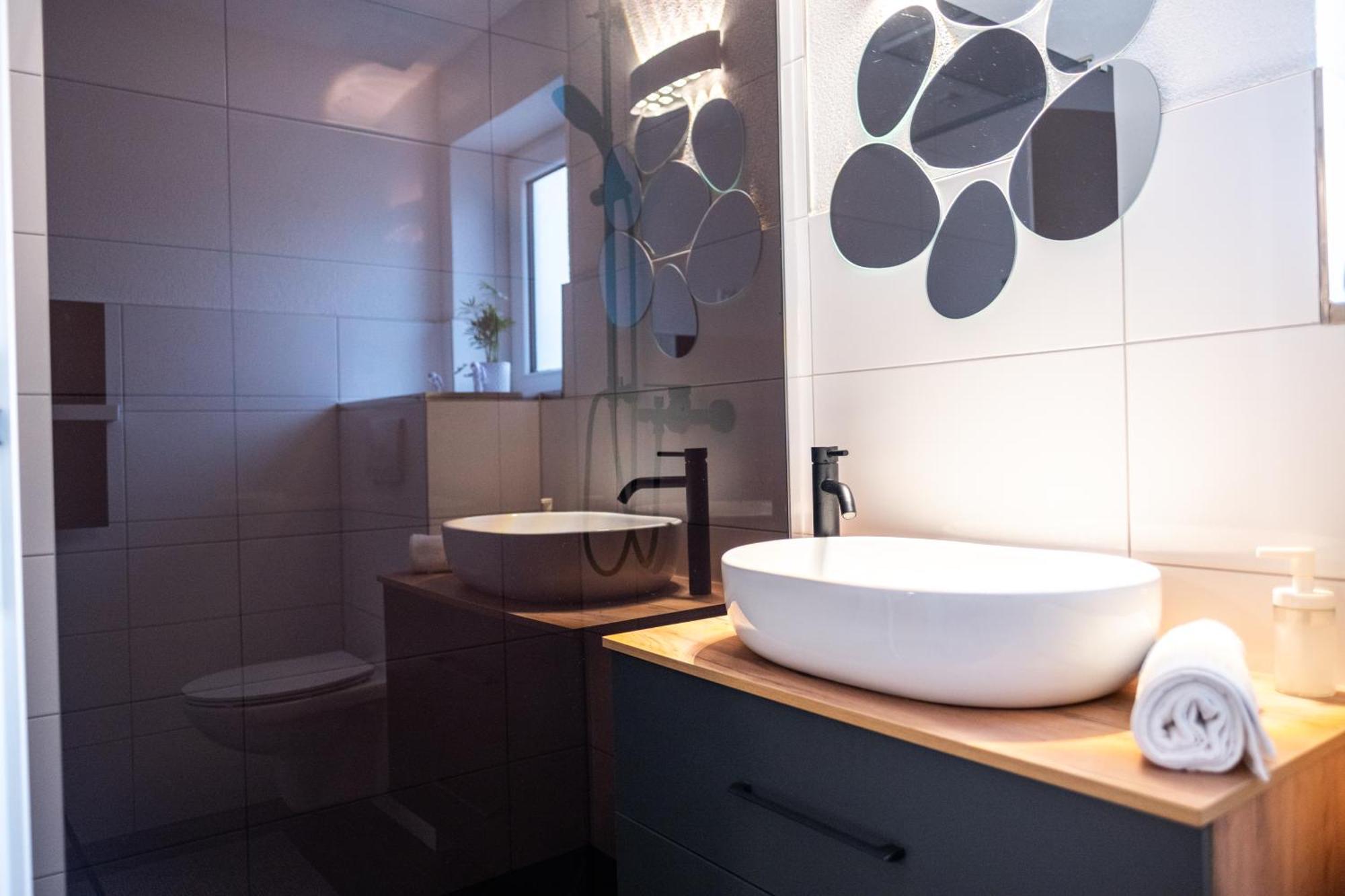 Klassen Apartments! Stadtnahes Ferienhaus* Mit Terrasse In Aulendorf * Fuer 6-8 Personen Exteriör bild