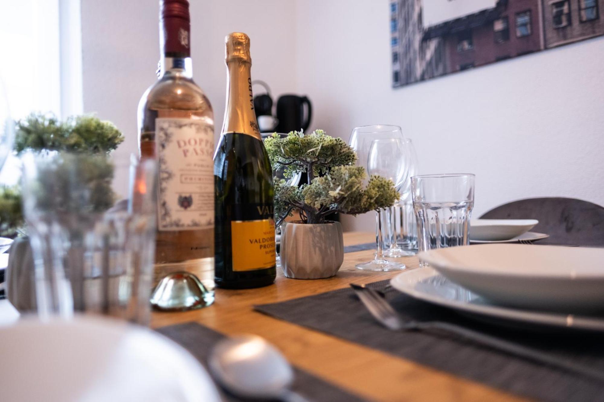 Klassen Apartments! Stadtnahes Ferienhaus* Mit Terrasse In Aulendorf * Fuer 6-8 Personen Exteriör bild